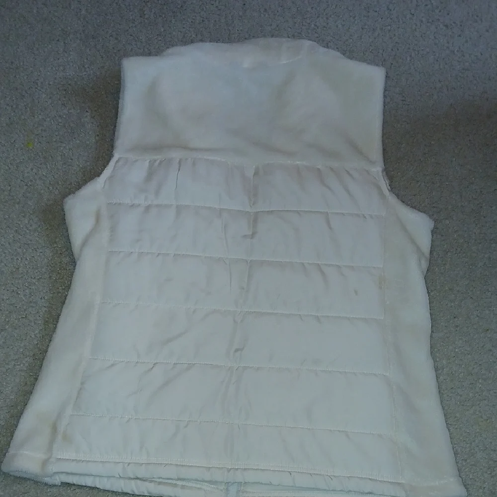 FILA Women's Cream Puffer Vest - Picture 3 of 6